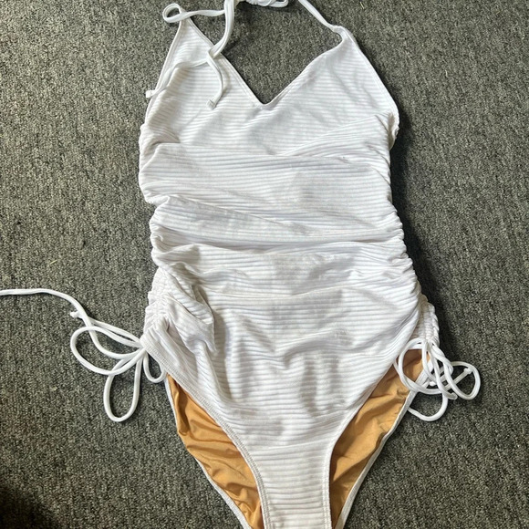 Albertine One Piece White Swimsuit, size T1 / small - Picture 10 of 12